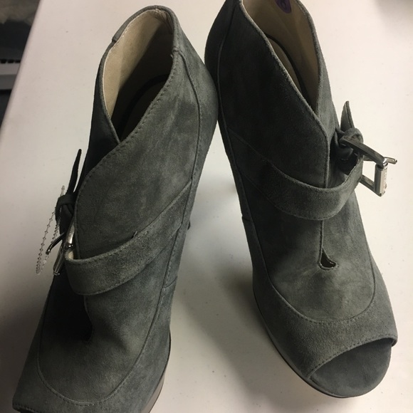 Michael Kors gray suede heel Size 8 - Picture 3 of 4